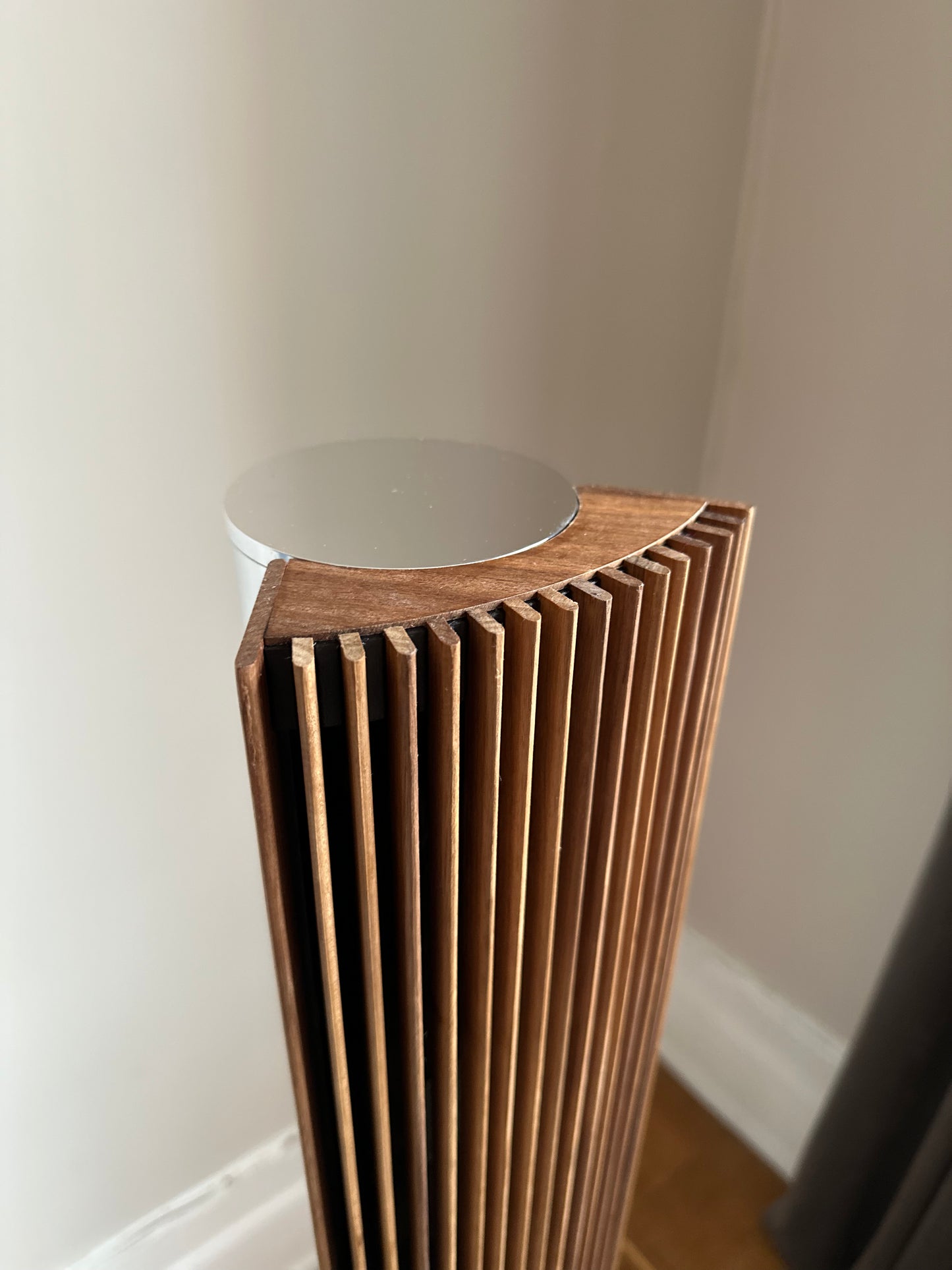 Pair of Wooden fronts to Beolab 8000